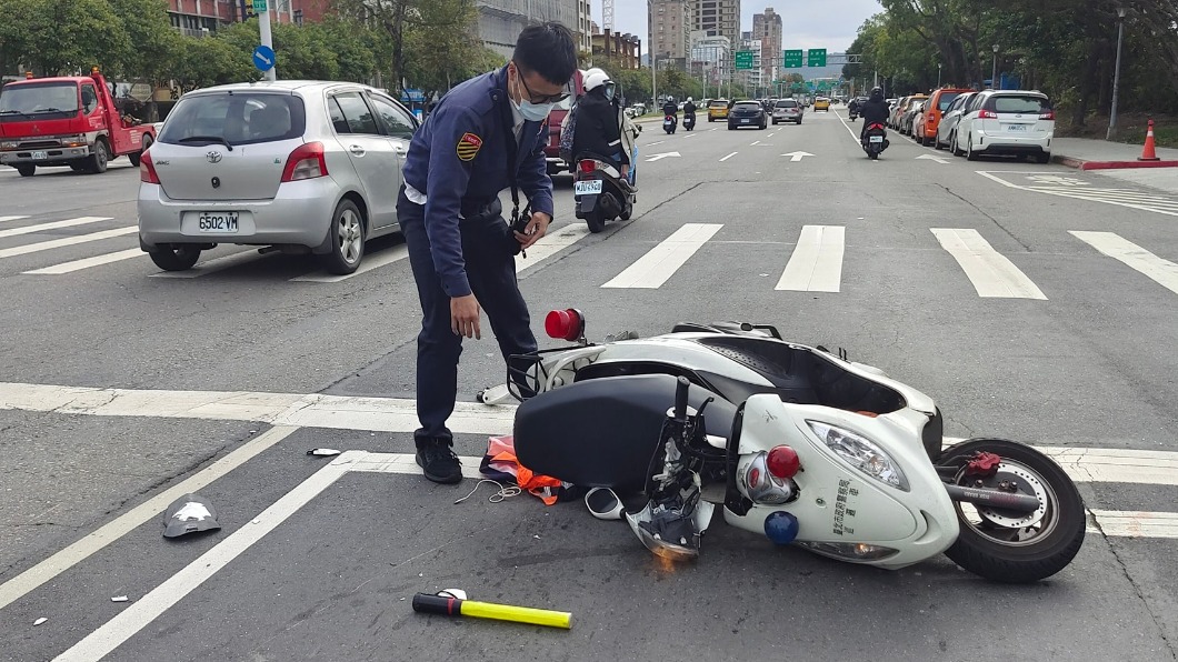 為好市多黑五交管!交通助理員騎車欲返隊「出事了」