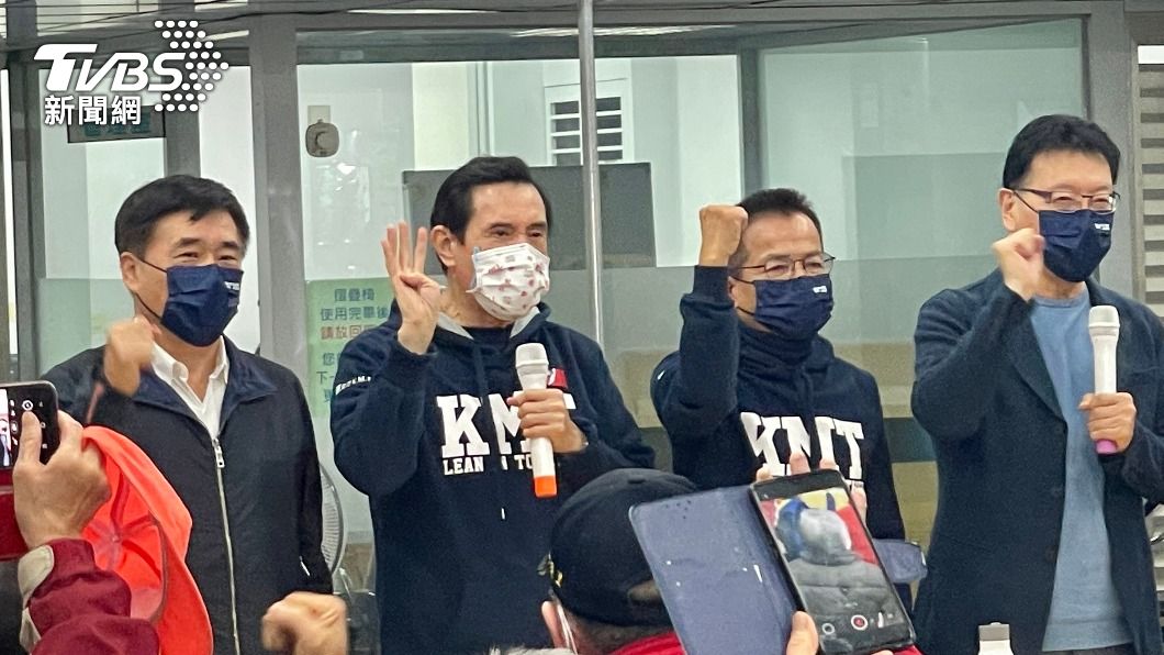 前總統馬英九與中廣董事長趙少康、國民黨前副主席郝龍斌、國民黨立委賴士葆等人為四大公投宣講。(圖/TVBS)