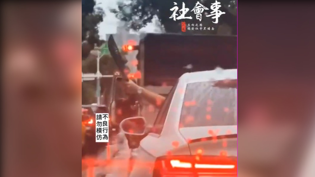 警方初步了解前後車並無行車糾紛。(圖/翻攝自記者爆料網)
