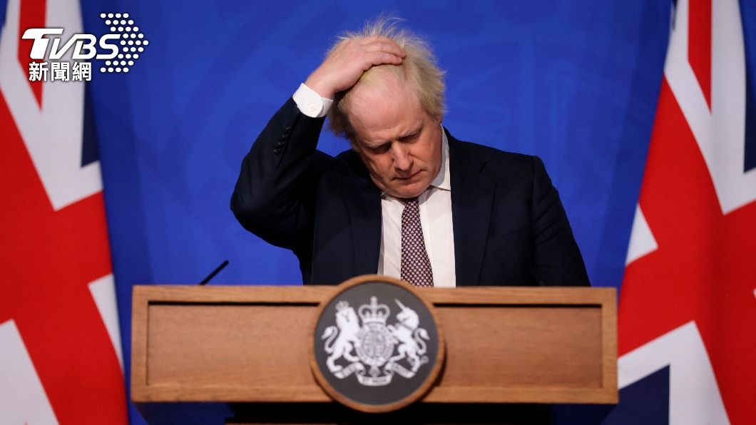 英國首相強森親自宣布加鹽防疫措施。(圖/達志影像美聯社)