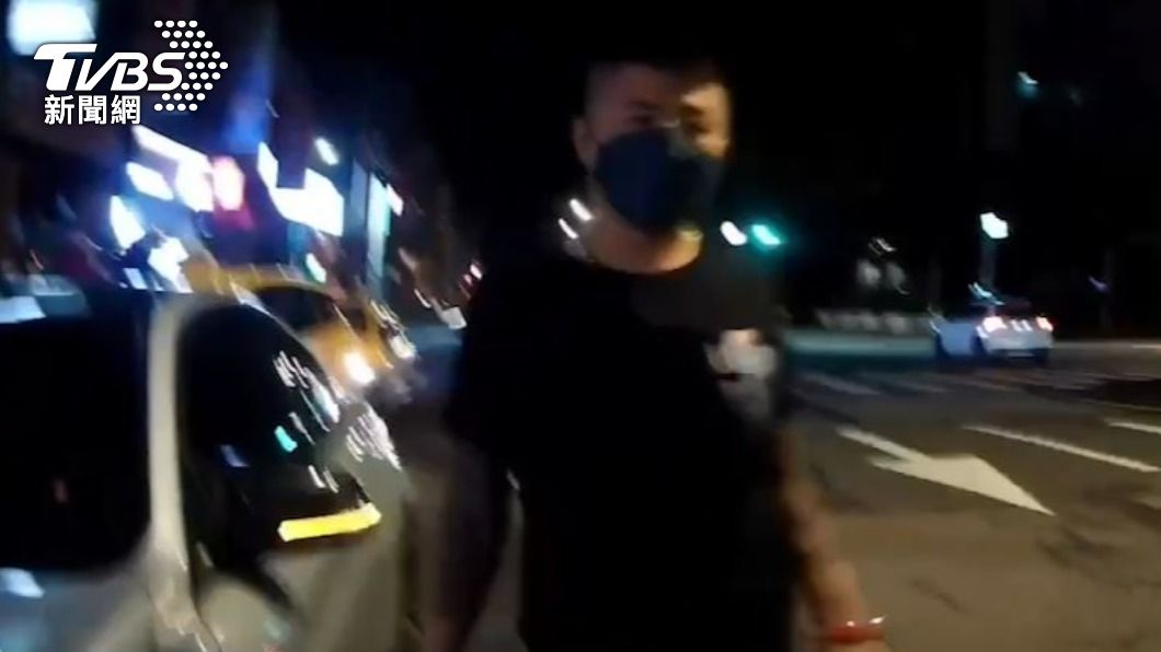夜店嗨完酒駕！BMW哥街頭狂飆　友朝警嗆「我明仁會」