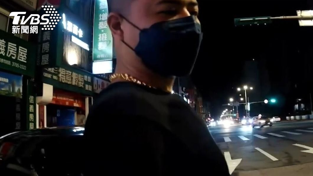 男子一度拒絕酒測。(圖/TVBS)