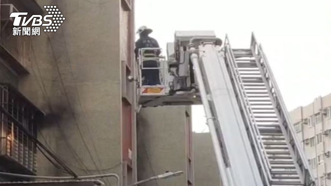 疑電器使用不慎！中風8旬翁臥室起火　逃生不及全身燙傷亡