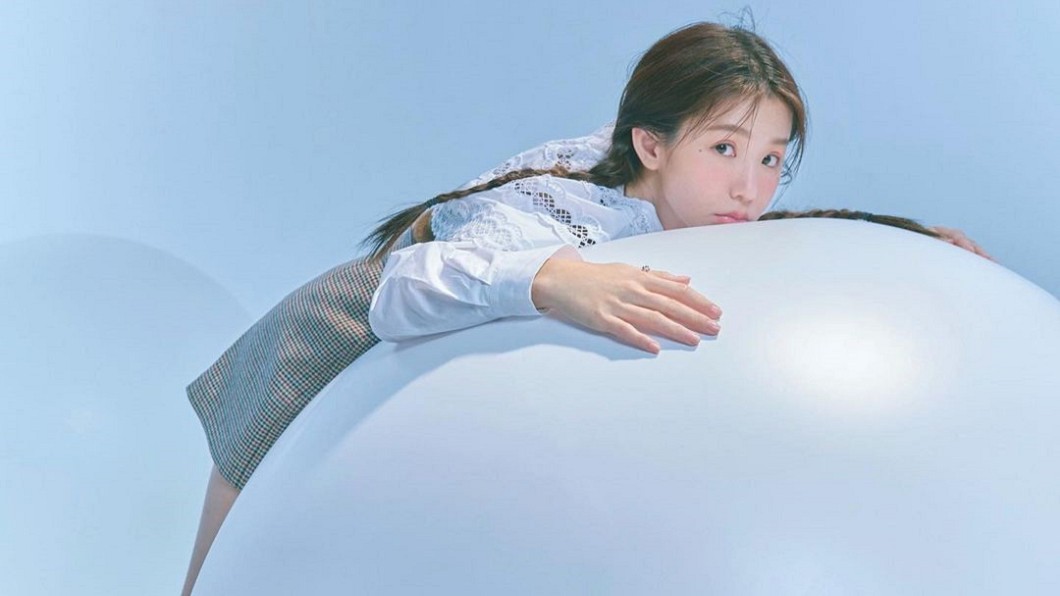 郭書瑤分享每天必會拉筋、抬腿15分鐘。(圖/翻攝自郭書瑤Instagram)