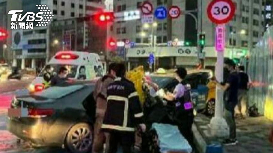 鄧男酒駕對撞計程車,釀4傷。(圖/警方提供)