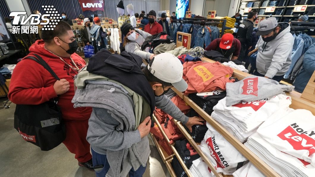 美國迎黑色星期五民眾買爆。(圖/達志影像美聯社)