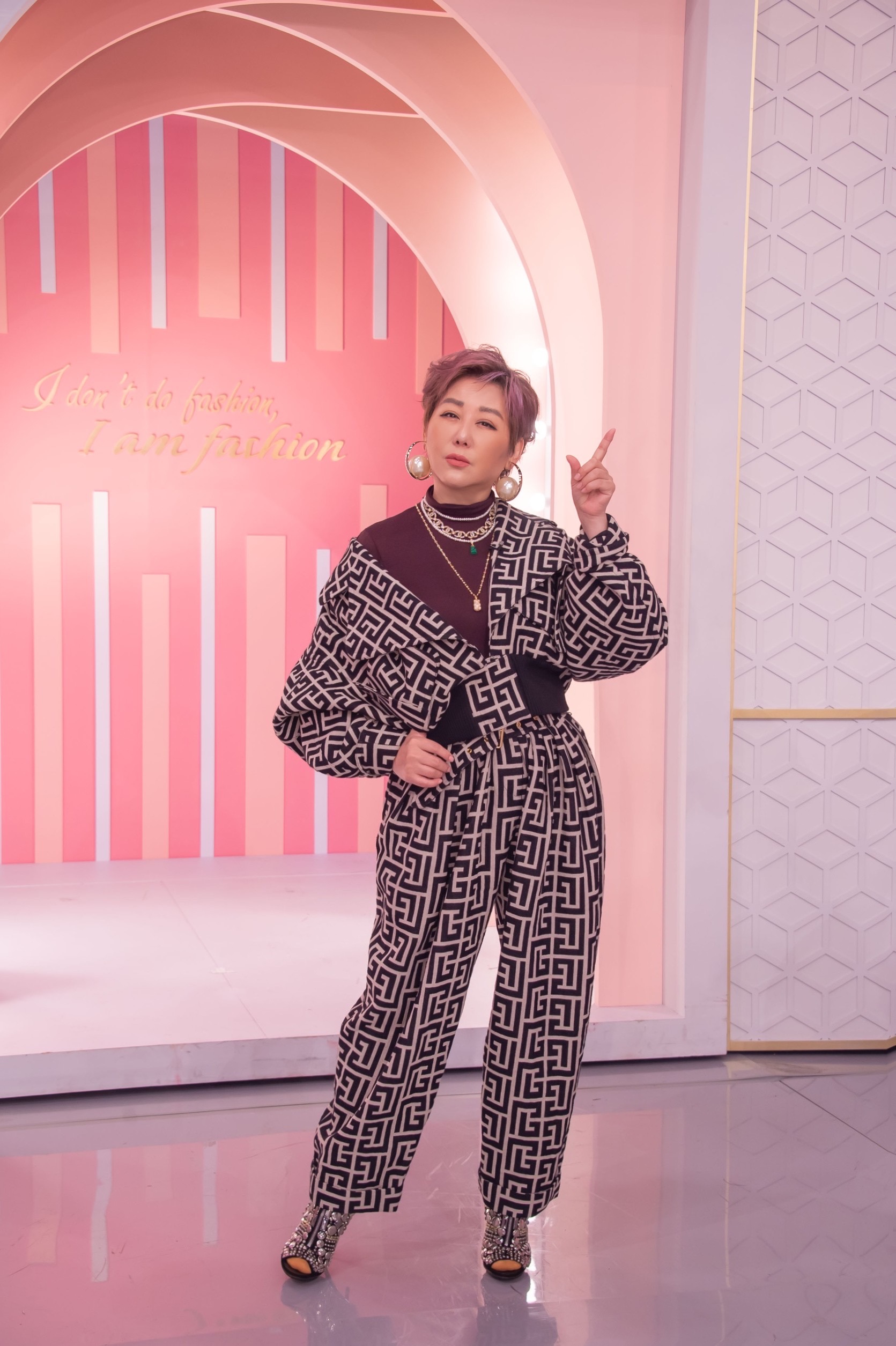 對於評紅毯引發討論,藍心湄表示忠言逆耳、無需諂媚。(圖/TVBS)