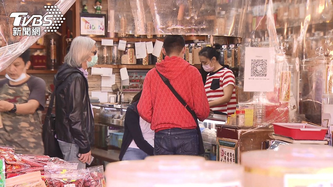 交通局預期,24日至31日除夕,趕辦年貨及年節送禮之人潮與車潮將湧現。(圖/TVBS資料畫面)