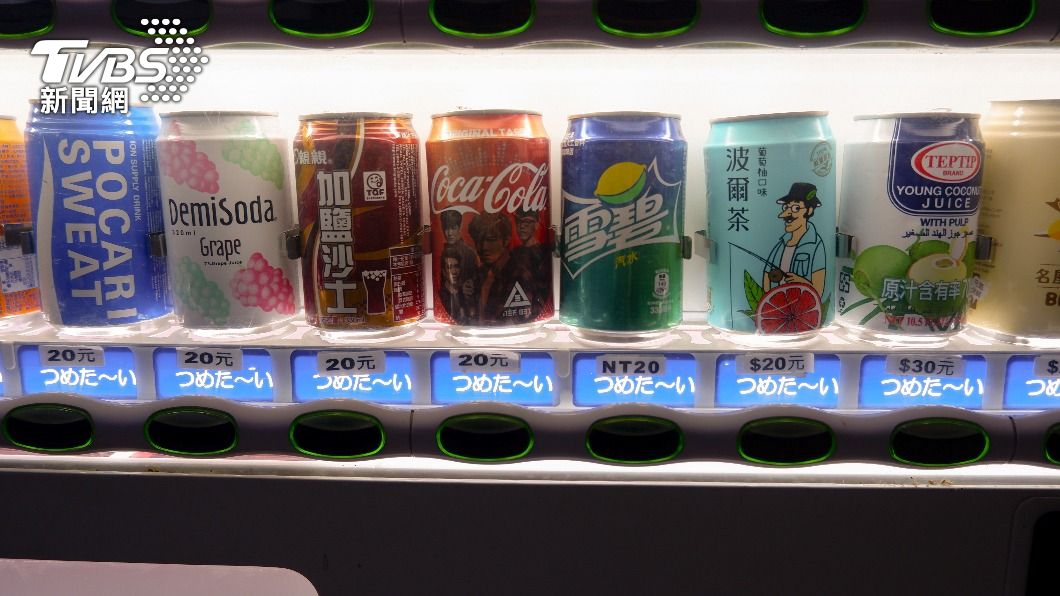 鋁罐汽水「這種喝法」最對味？喚上千網友回憶：有夠爽