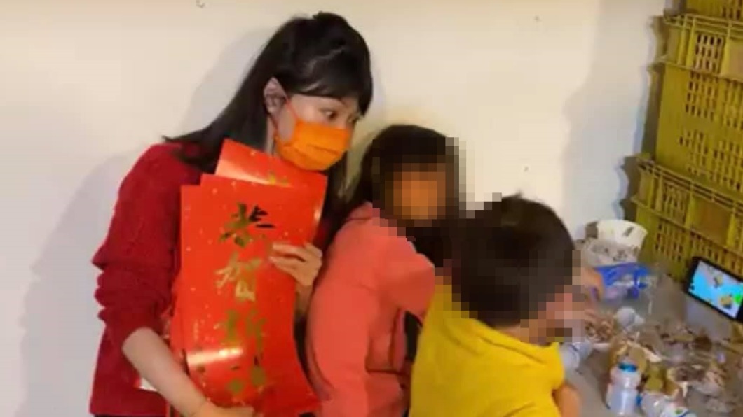 高嘉瑜看到小孩都會親切上前問候。(圖/翻攝自高嘉瑜臉書)