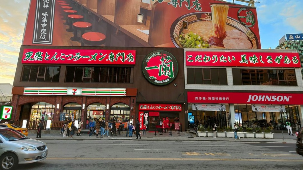 開幕3天就退燒?台中一蘭「嘸人排」網吐實情:苦了小7