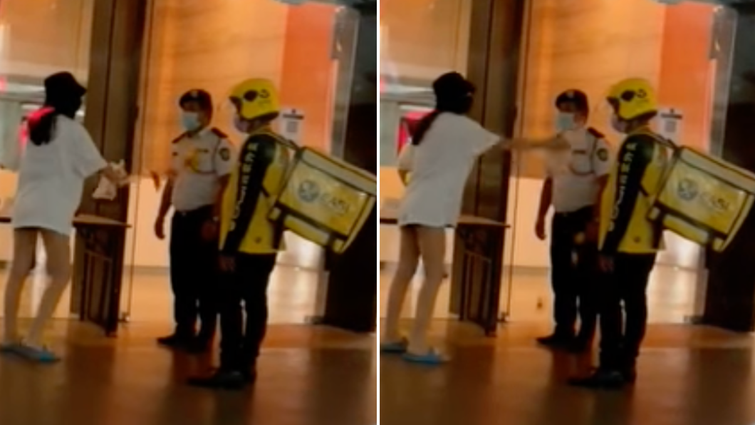 女子將手上奶茶潑往保全及外送員身上。（圖／翻攝自Michael Cheang臉書）