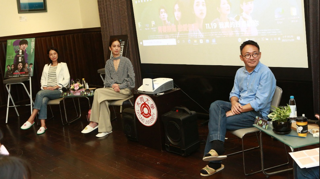 導演何蔚庭(右起)、演員陳庭妮、丁寧今出席大同大學大師講座。(圖/風度影業提供)