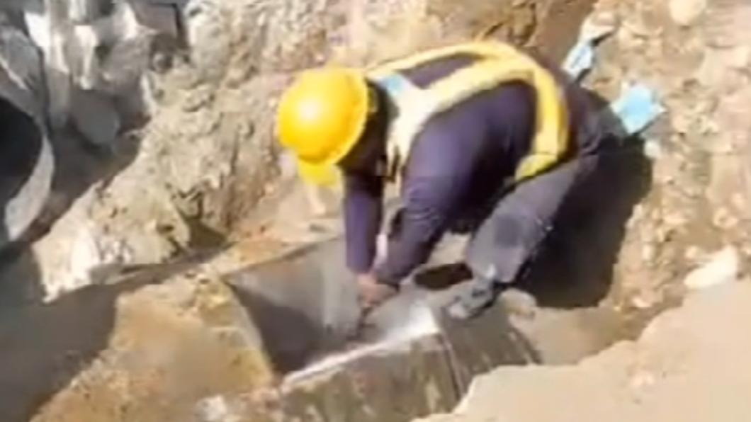 驚悚！台中工人下水道施工　遭水流「吸進洞」慘死