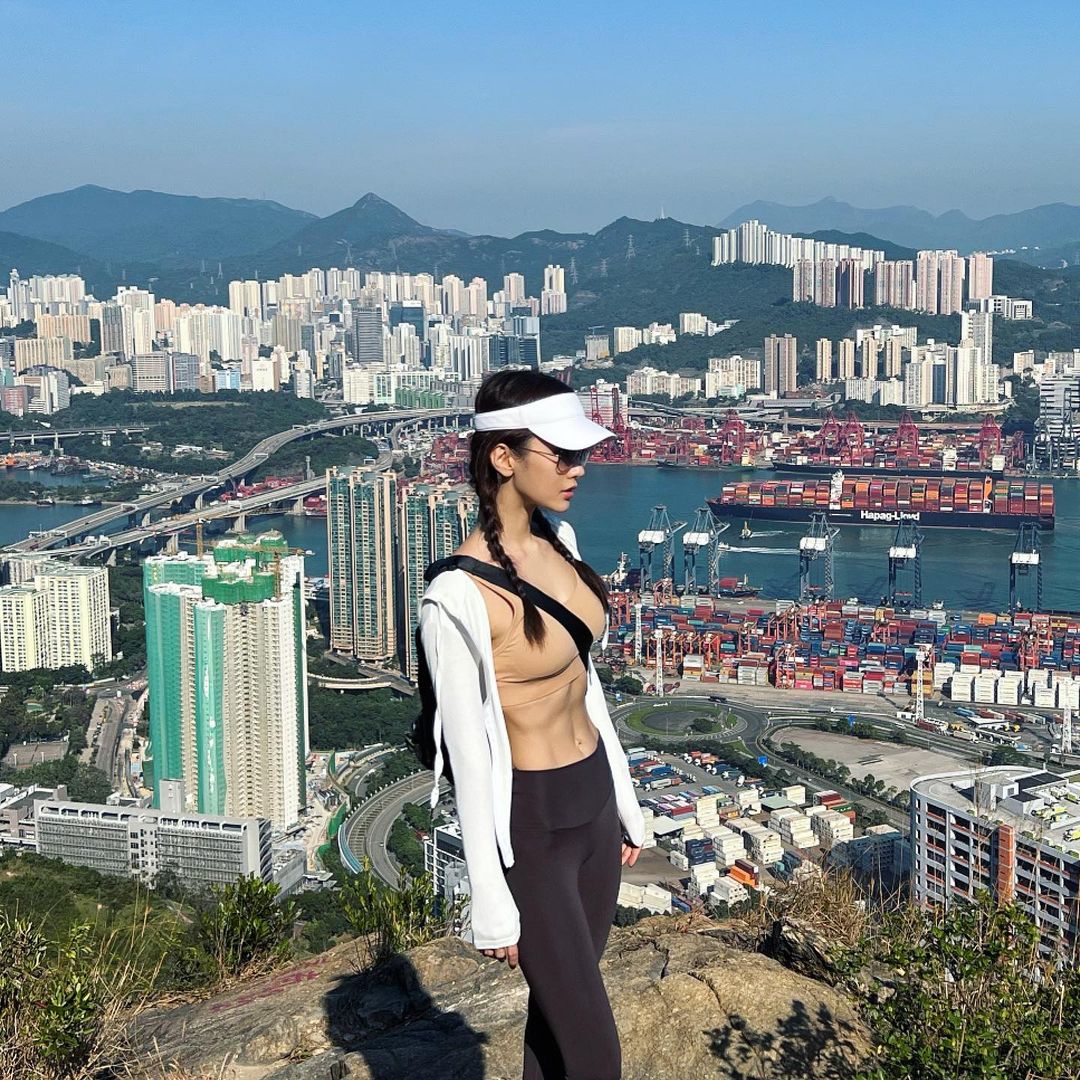 陳靜乍看之下像沒有穿衣服。(圖/翻攝自陳靜Instagram)