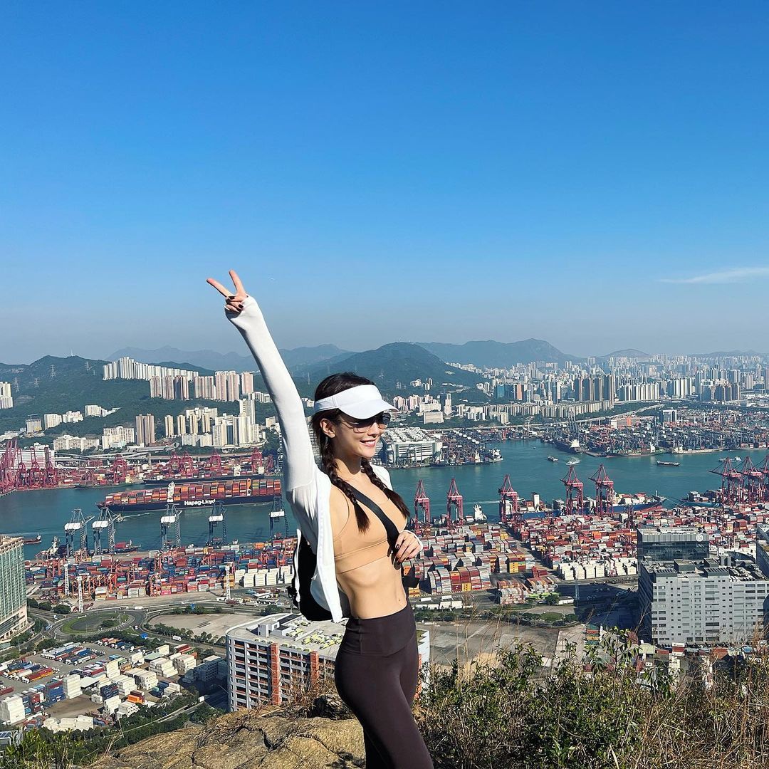 陳靜乍看之下像沒有穿衣服。(圖/翻攝自陳靜Instagram)