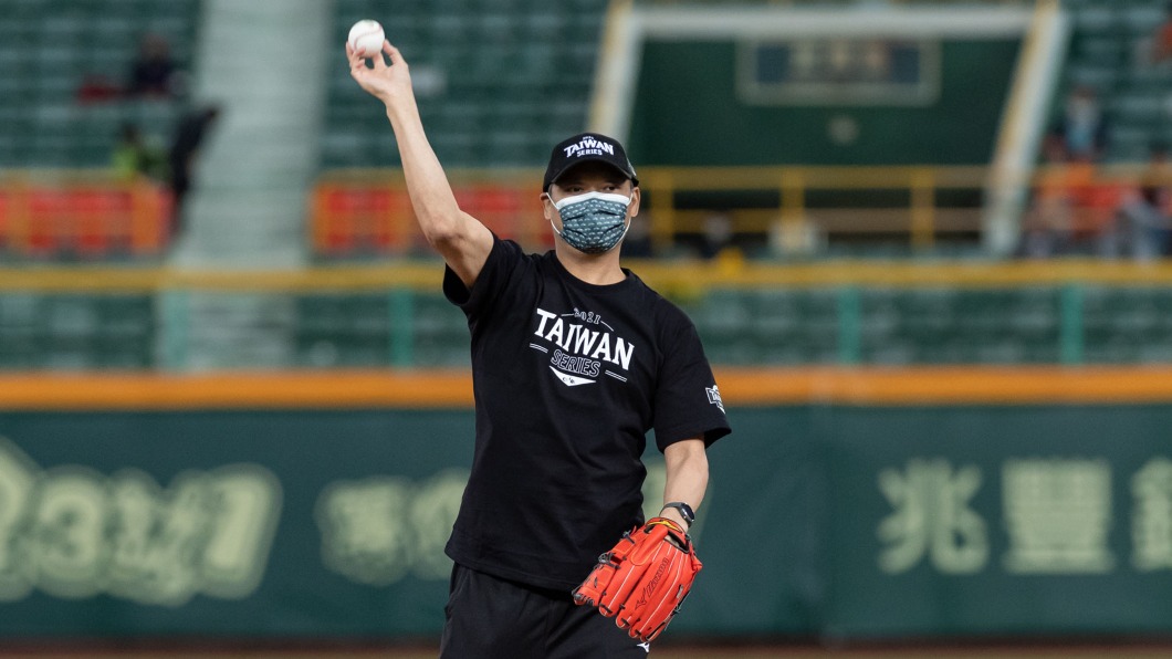 戰勝白血病後首度開球 潘忠韋:難以形容的感動