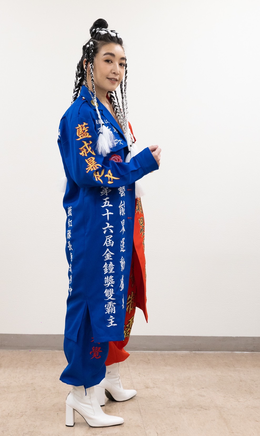 路嘉怡的服裝上可以看到有關《全明星》的經典字樣。(圖/好看娛樂提供)