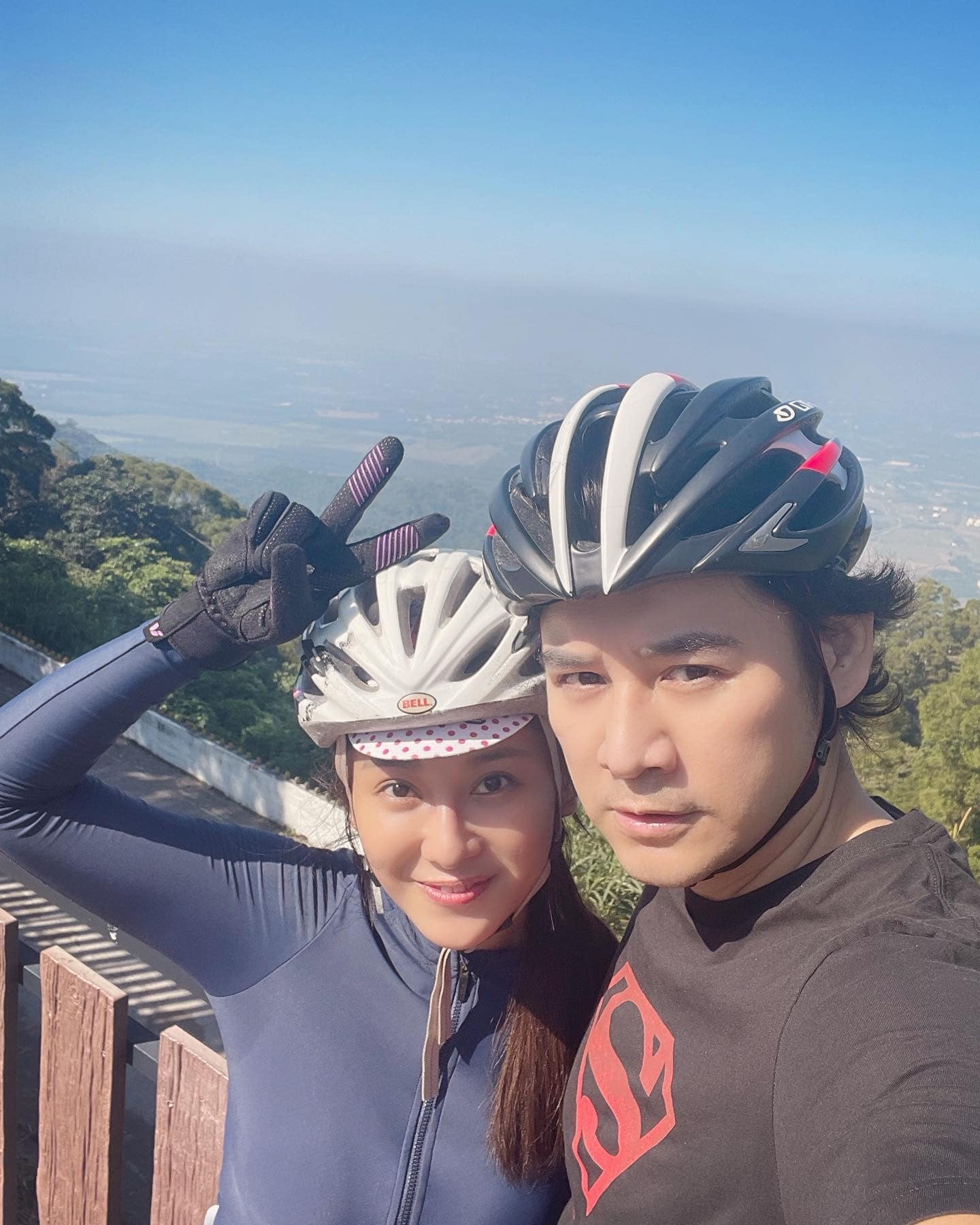 葉家妤、陳宇風結婚10年感情甜蜜。(圖/翻攝自葉家妤臉書)