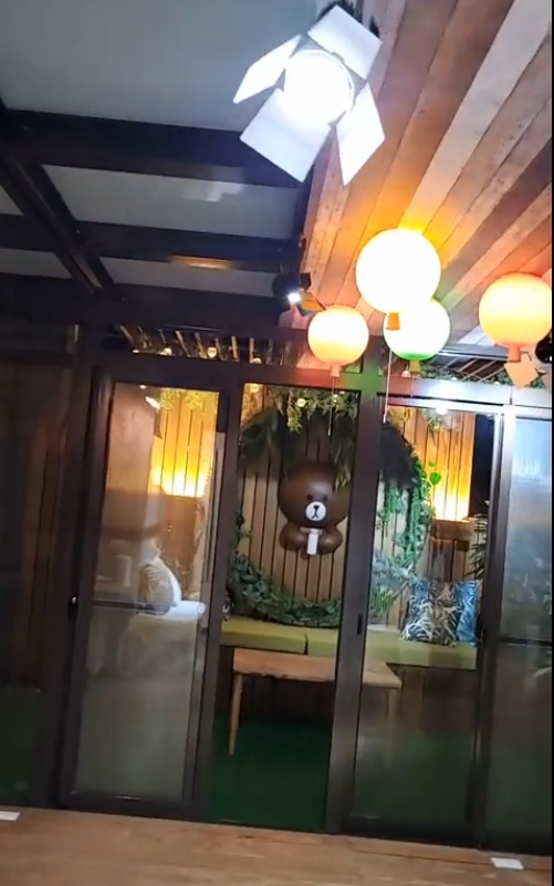 楊繡惠的工作室有可愛的熊大。(圖/翻攝自楊繡惠臉書)