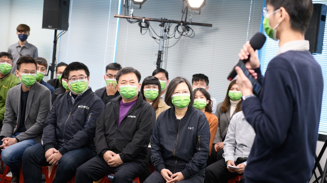 總統兼民進黨主席蔡英文1日出席「會師!國務青」1218為未來投票記者會。(圖/民進黨提供)
