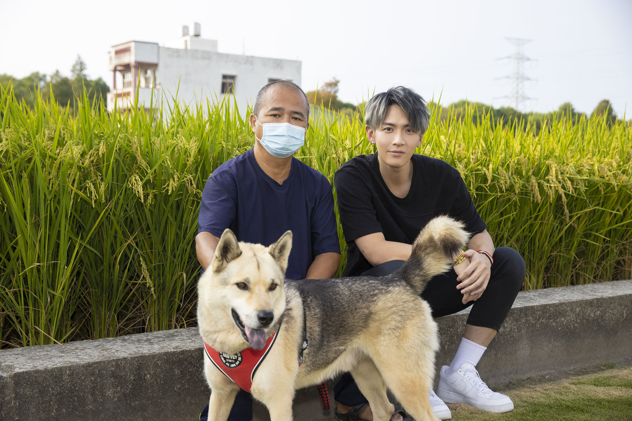 柯震東相當熱愛動物，特地至流浪動物收容所視探。（圖／愛最大慈善光協會提供）
