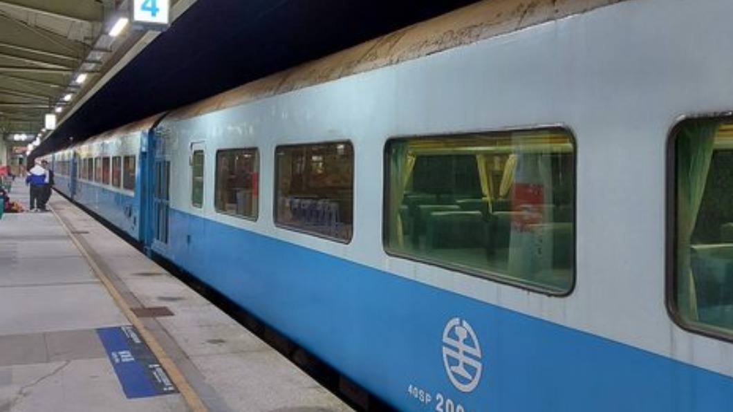 復興號行駛花蓮車廂「脫節」 台鐵調查原因