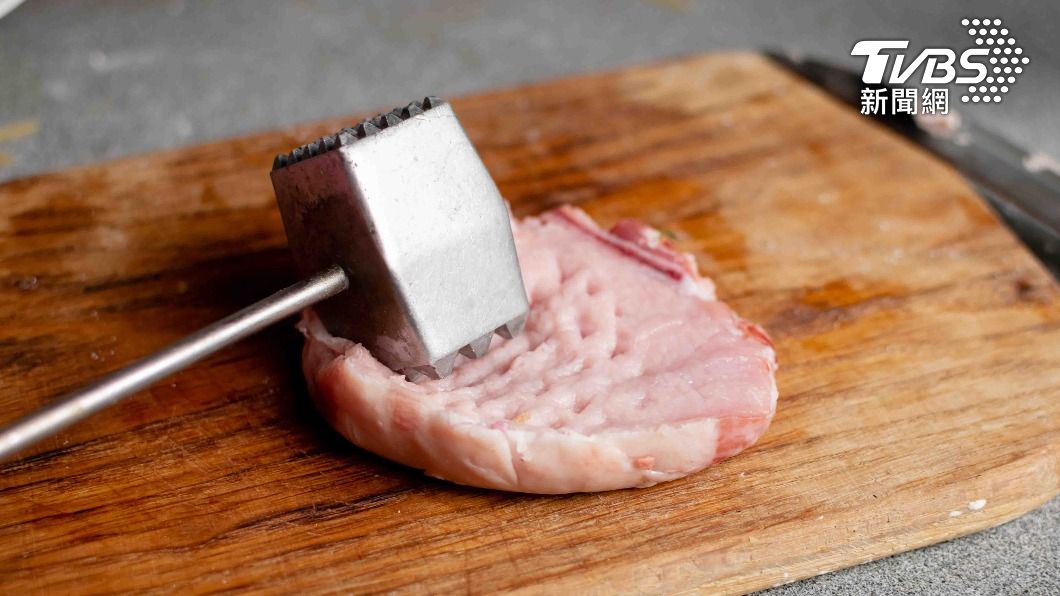 律師踢爆林秉樞會隨身攜帶肉槌。 （示意圖／shutterstock達志影像）