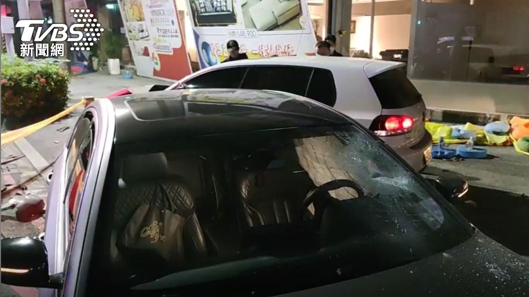 警方將涉案的8嫌全數移送。(圖/TVBS)