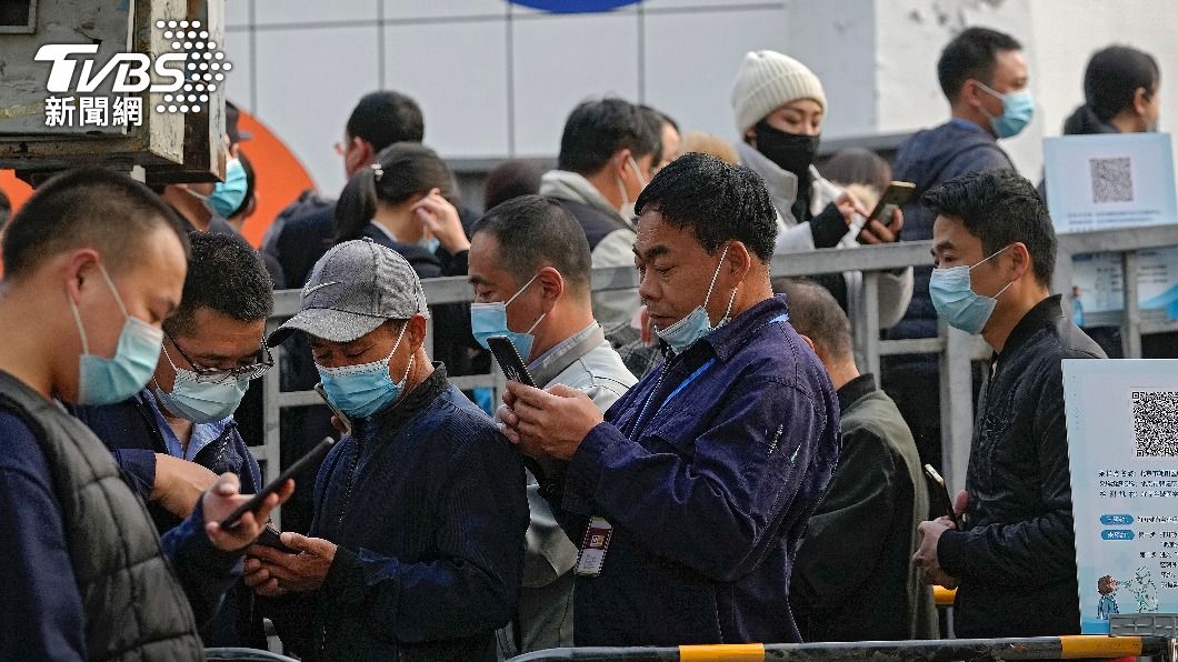 中國網友對微博新制表達正反不同意見。(圖/達志影像美聯社)