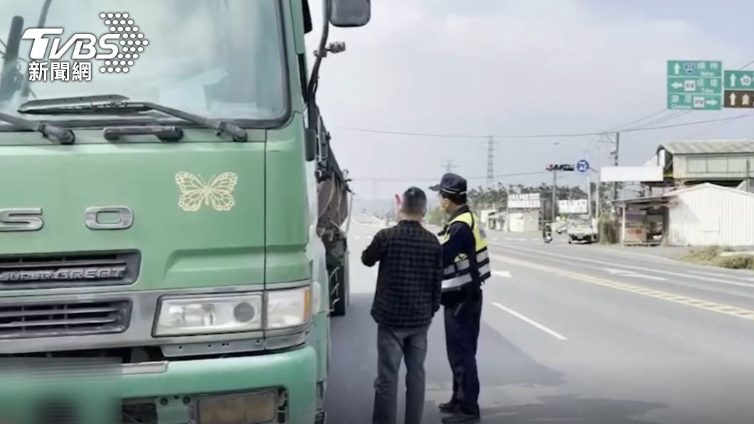 里港警方於里嶺大橋附近加強取締。(圖/TVBS)
