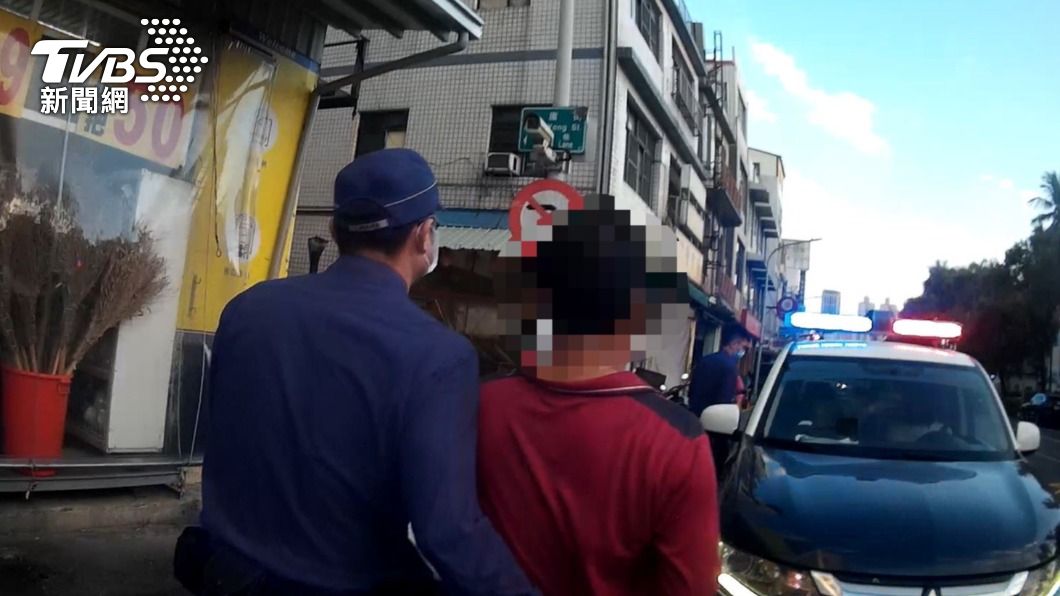 林男最終因體力不支遭逮。（圖／TVBS）