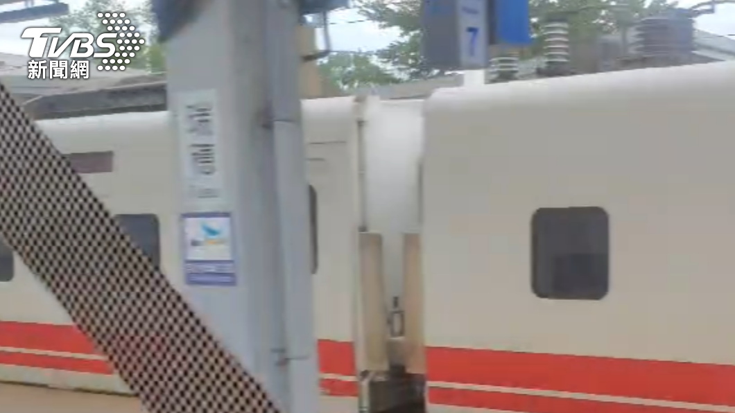 台鐵406次普悠瑪列車失去動力，歷經40分鐘後終於正常運行。（圖／民眾提供）