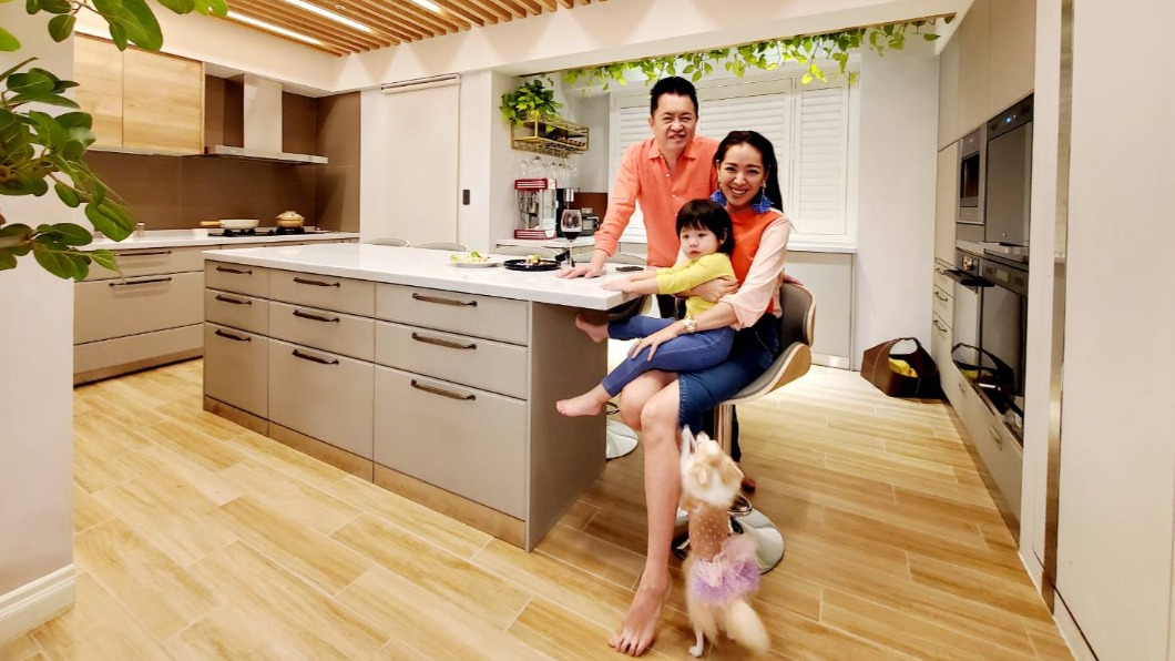 劉伊心相當滿意新廚房。(圖/竹桓cleanup提供)