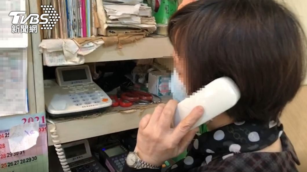高嘉瑜的雙親接到相當多親友來電關心。(圖/TVBS)