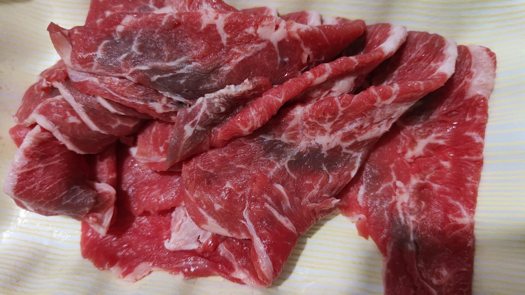 牛肉片詭現「整條暗紅」不敢吃! 內行反揭神奇真相