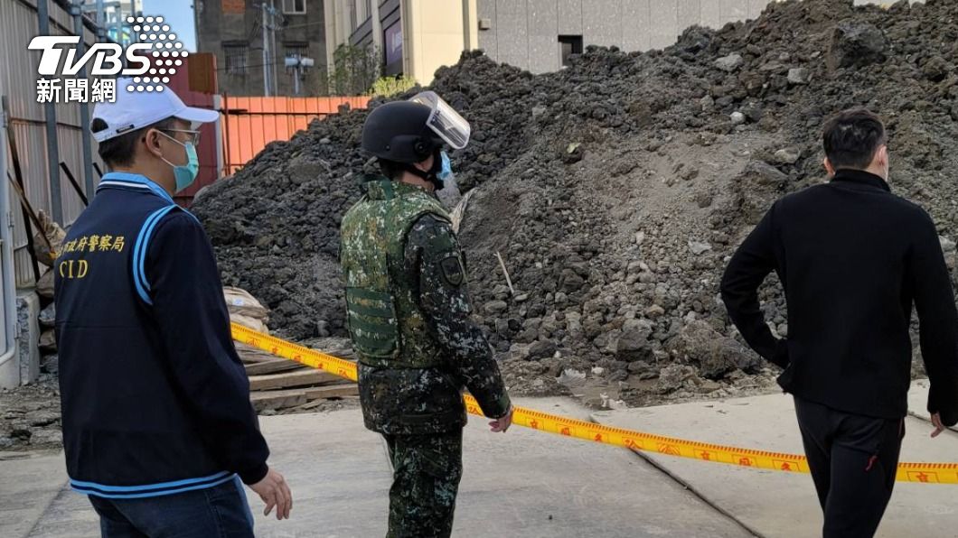 國軍未爆彈處理小組緊急到場。(圖/TVBS)