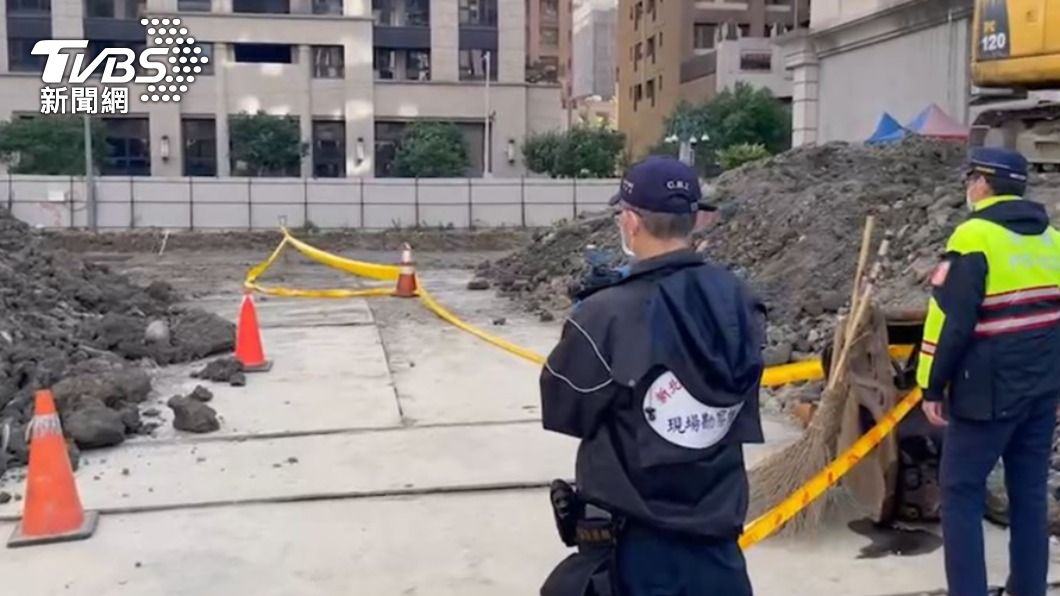 警方於現場拉起封鎖線。(圖/TVBS)