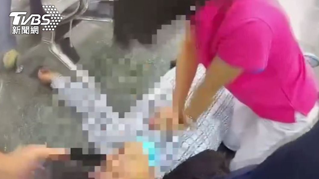 7旬翁心臟不適郵局內昏厥　女員工急幫CPR搶命