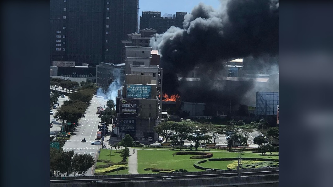 民眾紛紛拍下PO網。(圖/翻攝自我是青埔人)