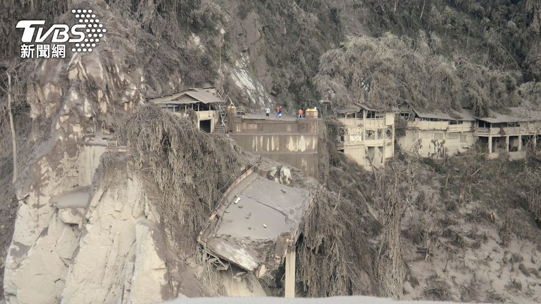 當地重要陸橋遭毀損。（圖／達志影像美聯社）