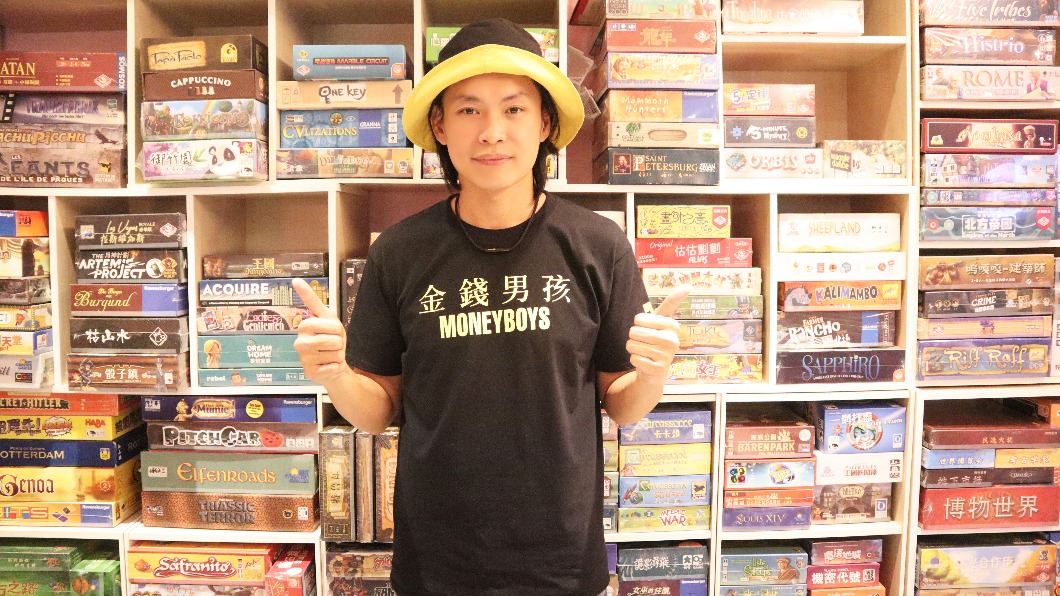 黃鐙輝在電影《金錢男孩MONEYBOYS》中與柯震東有激烈的床戰鏡頭。（圖／可樂電影提供）