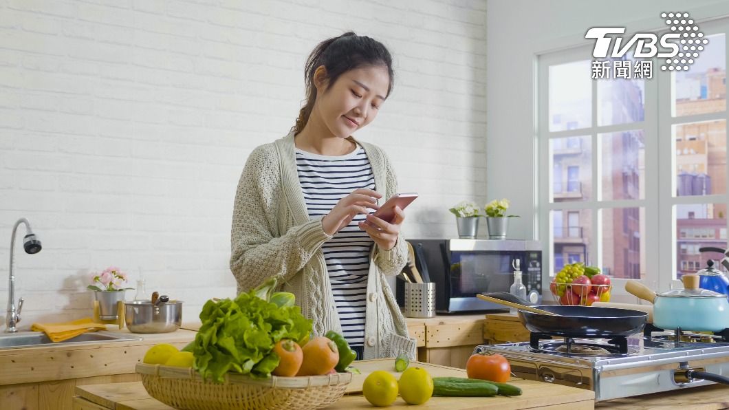 租屋族崩潰快煮鍋常壞!想換「卡式爐」煮菜 網勸三思:不實用