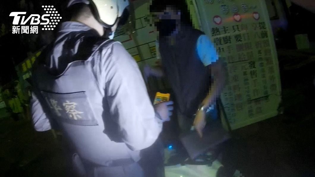 警方將王男攔下,查獲贓車,他還混淆視聽稱他轄警方攔過沒問題。(圖/警方提供)