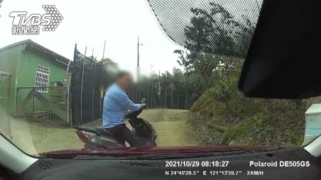 老闆騎機車追趕。(圖/TVBS)