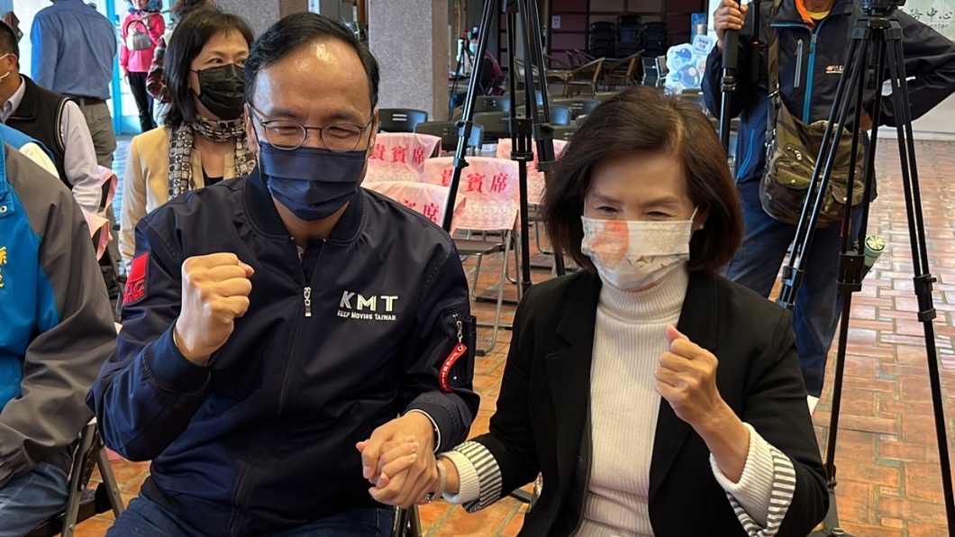 朱立倫手牽林姿妙破除不合 齊喊「沒核安就沒核四」