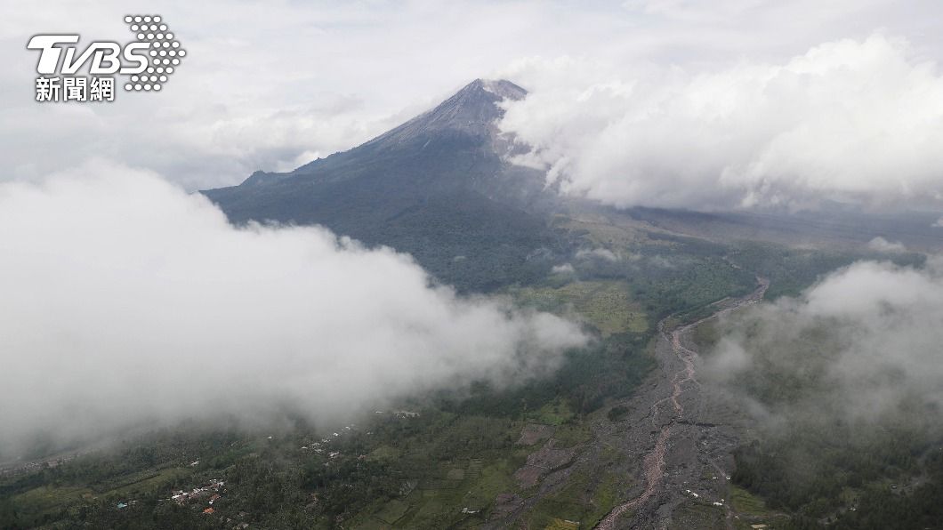 印尼東爪哇火山又噴發 強風暴雨搜救困難喊卡