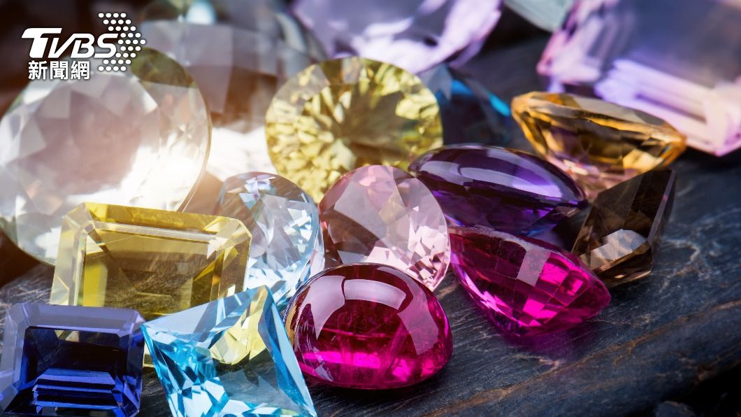 拾金不昧的登山客將獲得一半的珠寶。(示意圖/shutterstock達志影像)