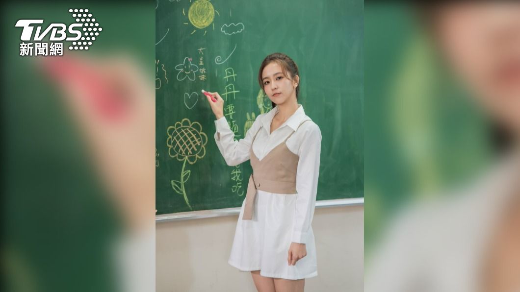 周曉涵自爆現實生活中也曾經有過經血溢出的經歷。(圖/TVBS)