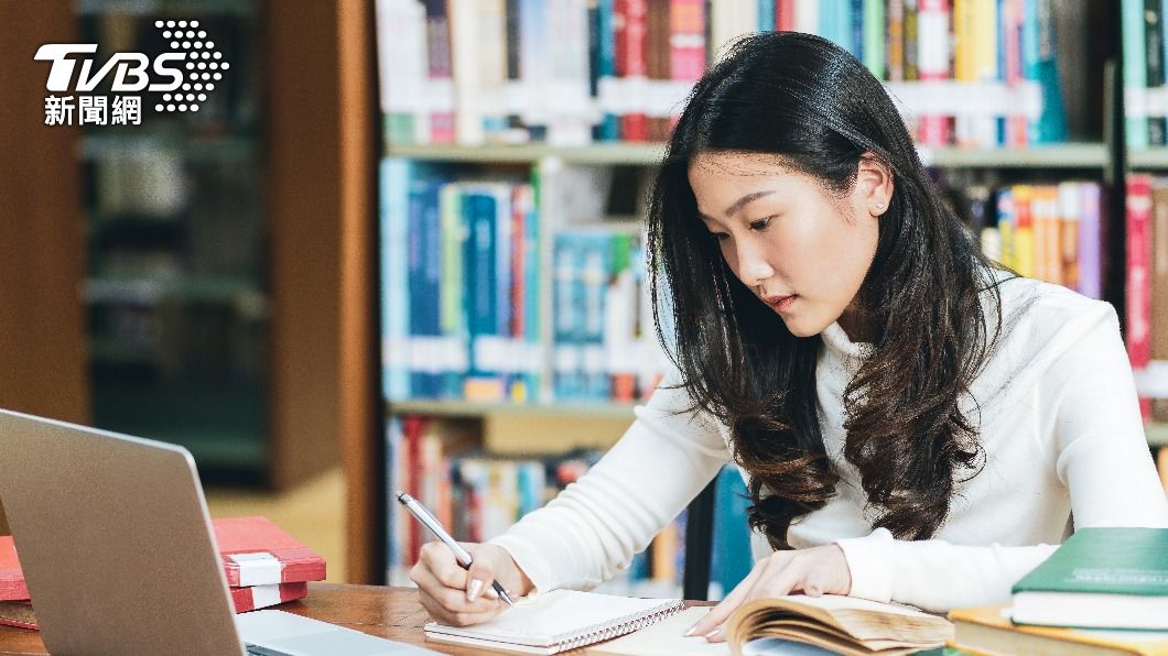 生肖屬雞的人適合於此段時間學習規劃。（示意圖／shutterstock達志影像）